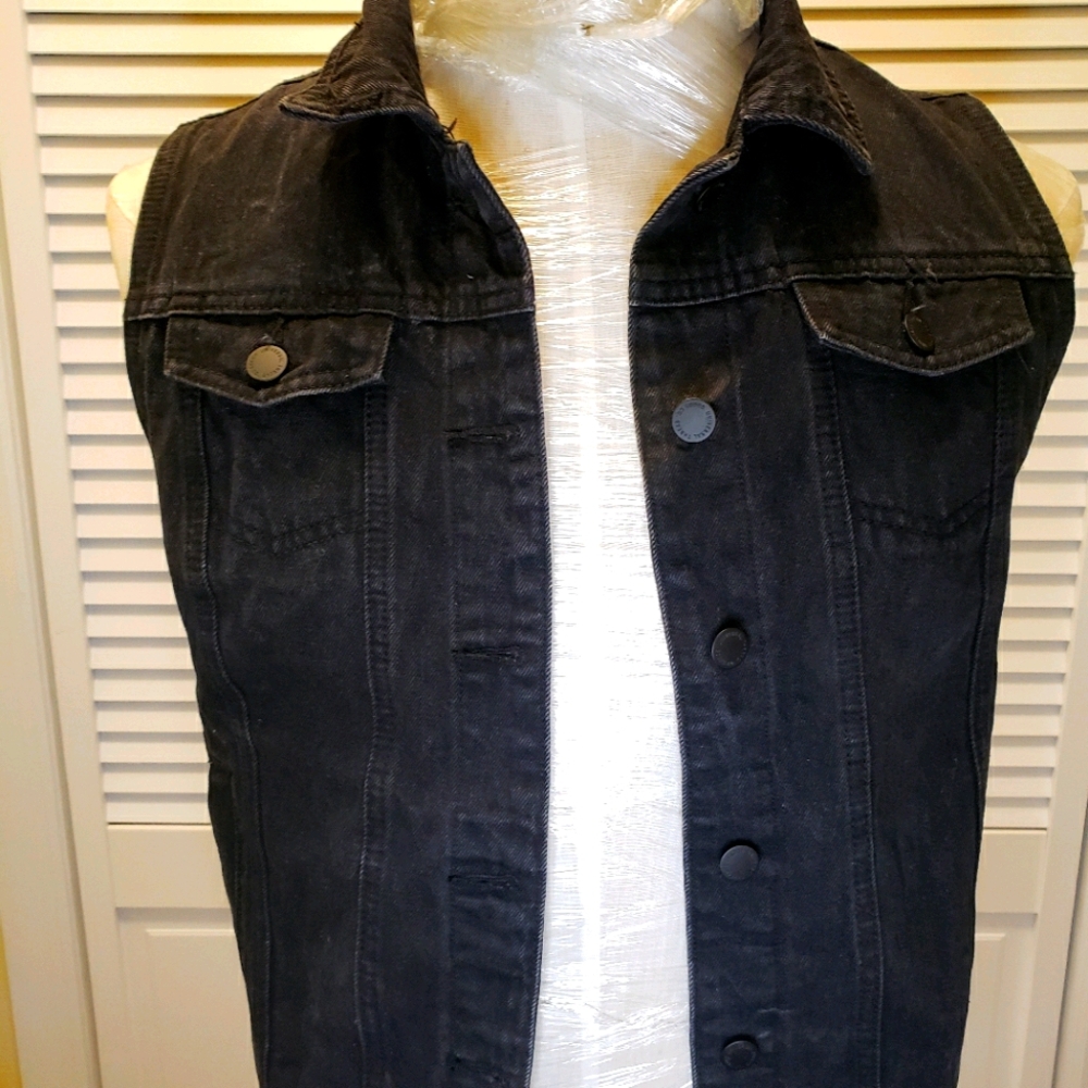 Universal Thread Black jean sleeveless vest